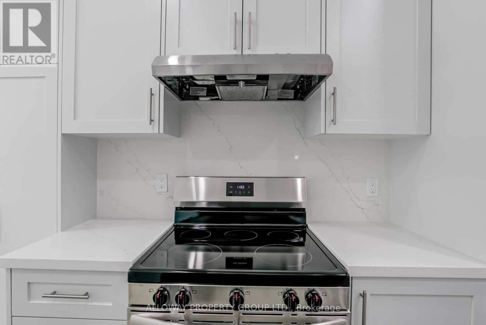 103 - 130 Pond Drive, Markham, ON - Indoor Photo Showing Kitchen