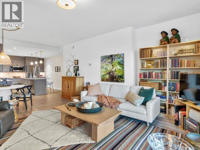 104-36 Waterfront Place, Whitehorse, YT - Indoor Photo Showing Living Room