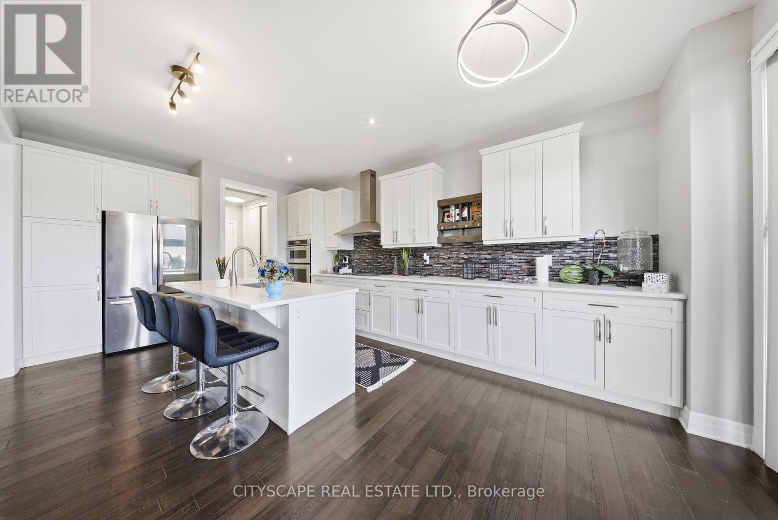 28 Celano Drive, Hamilton, ON - Indoor Photo Showing Kitchen With Stainless Steel Kitchen With Upgraded Kitchen