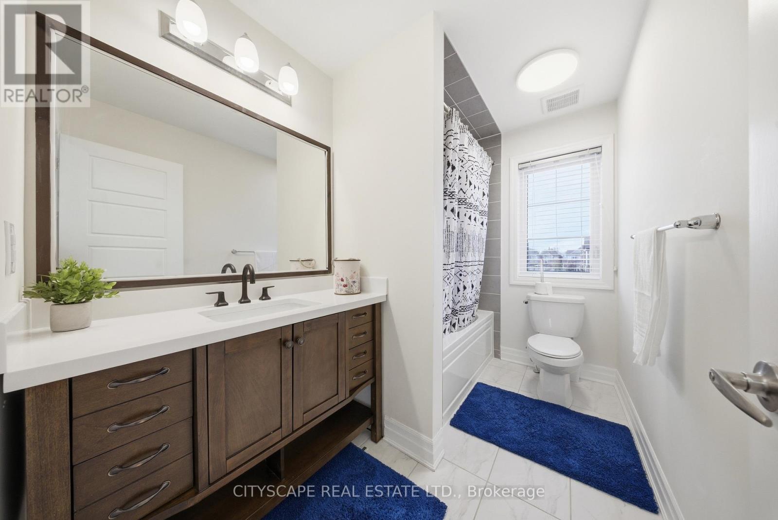 28 Celano Drive, Hamilton, ON - Indoor Photo Showing Bathroom