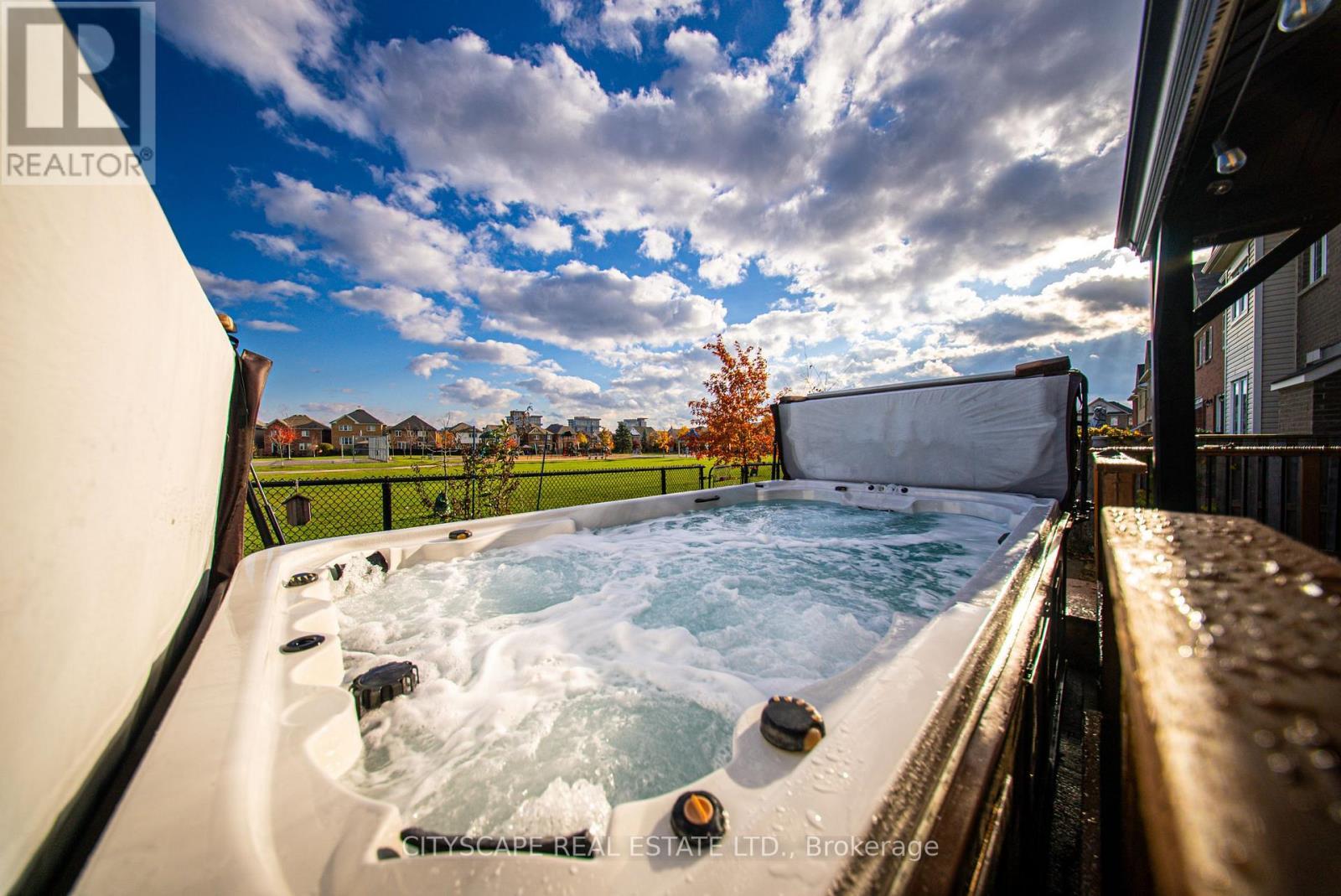 28 Celano Drive, Hamilton, ON - Outdoor