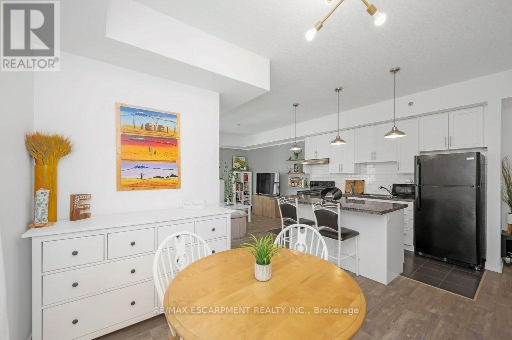 302 - 90 Charlton Avenue W, Hamilton, ON - Indoor