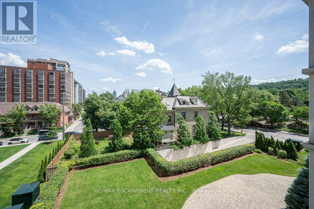 302 - 90 Charlton Avenue W, Hamilton, ON - Outdoor