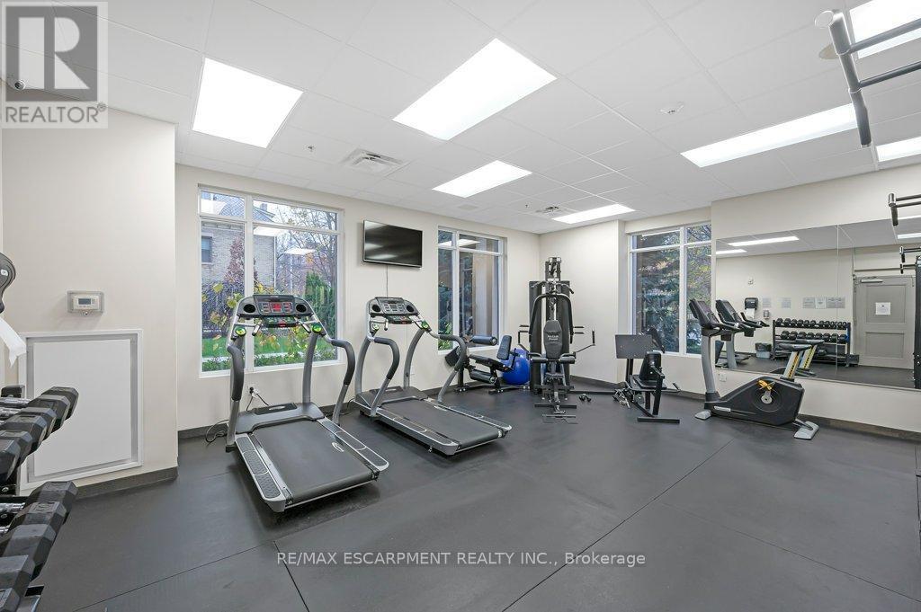 302 - 90 Charlton Avenue W, Hamilton, ON - Indoor Photo Showing Gym Room