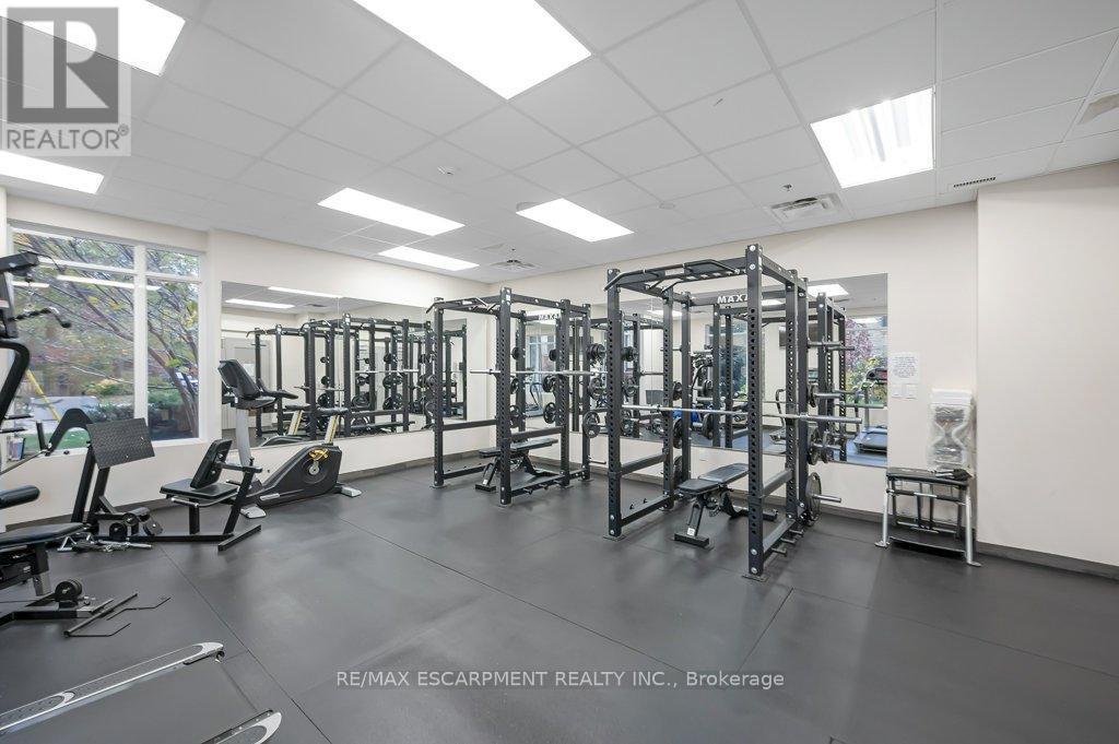 302 - 90 Charlton Avenue W, Hamilton, ON - Indoor Photo Showing Gym Room