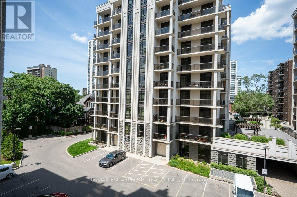 302 - 90 Charlton Avenue W, Hamilton, ON - Outdoor With Facade