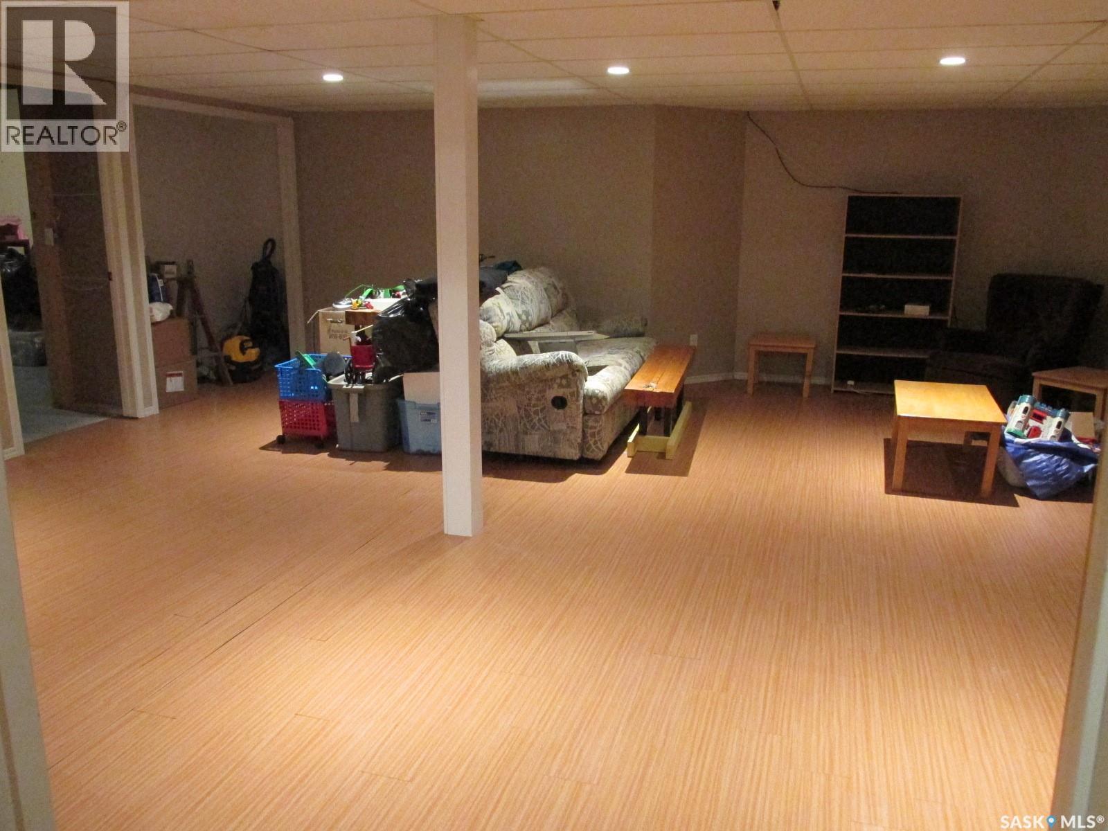 613 9Th Avenue W, Nipawin, SK - Indoor