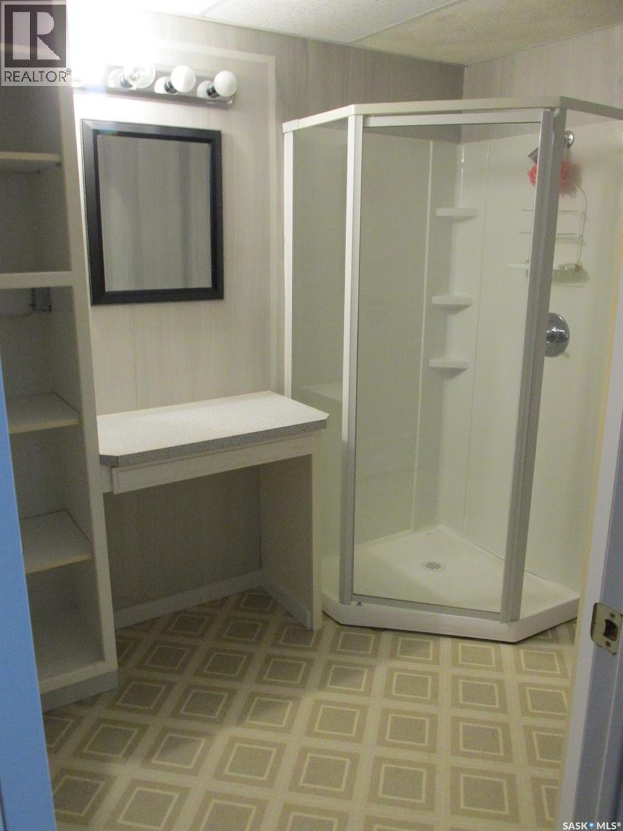 613 9Th Avenue W, Nipawin, SK - Indoor Photo Showing Bathroom