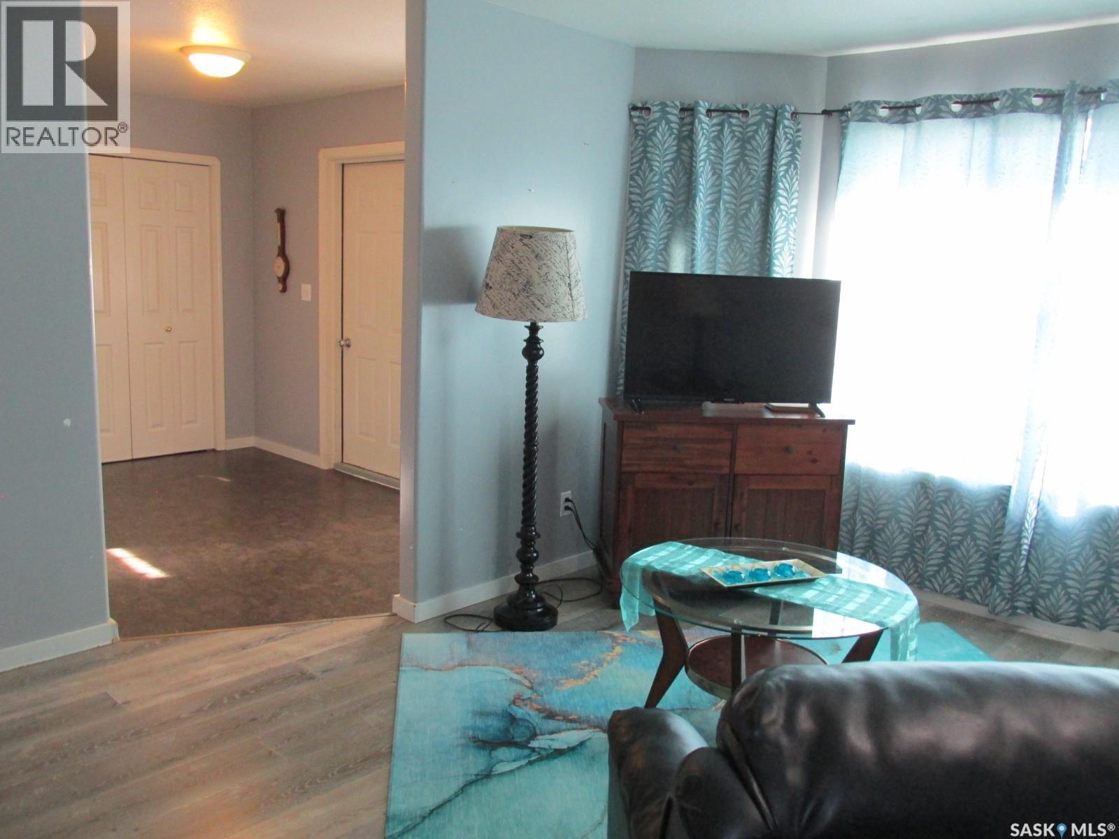 613 9Th Avenue W, Nipawin, SK - Indoor