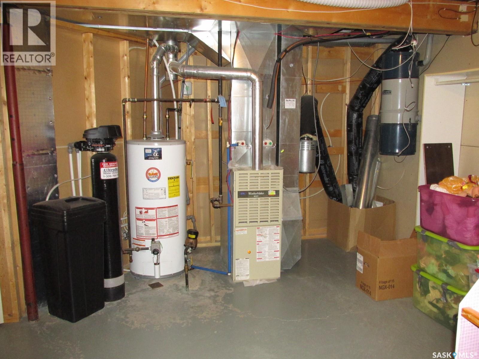 613 9Th Avenue W, Nipawin, SK - Indoor Photo Showing Basement