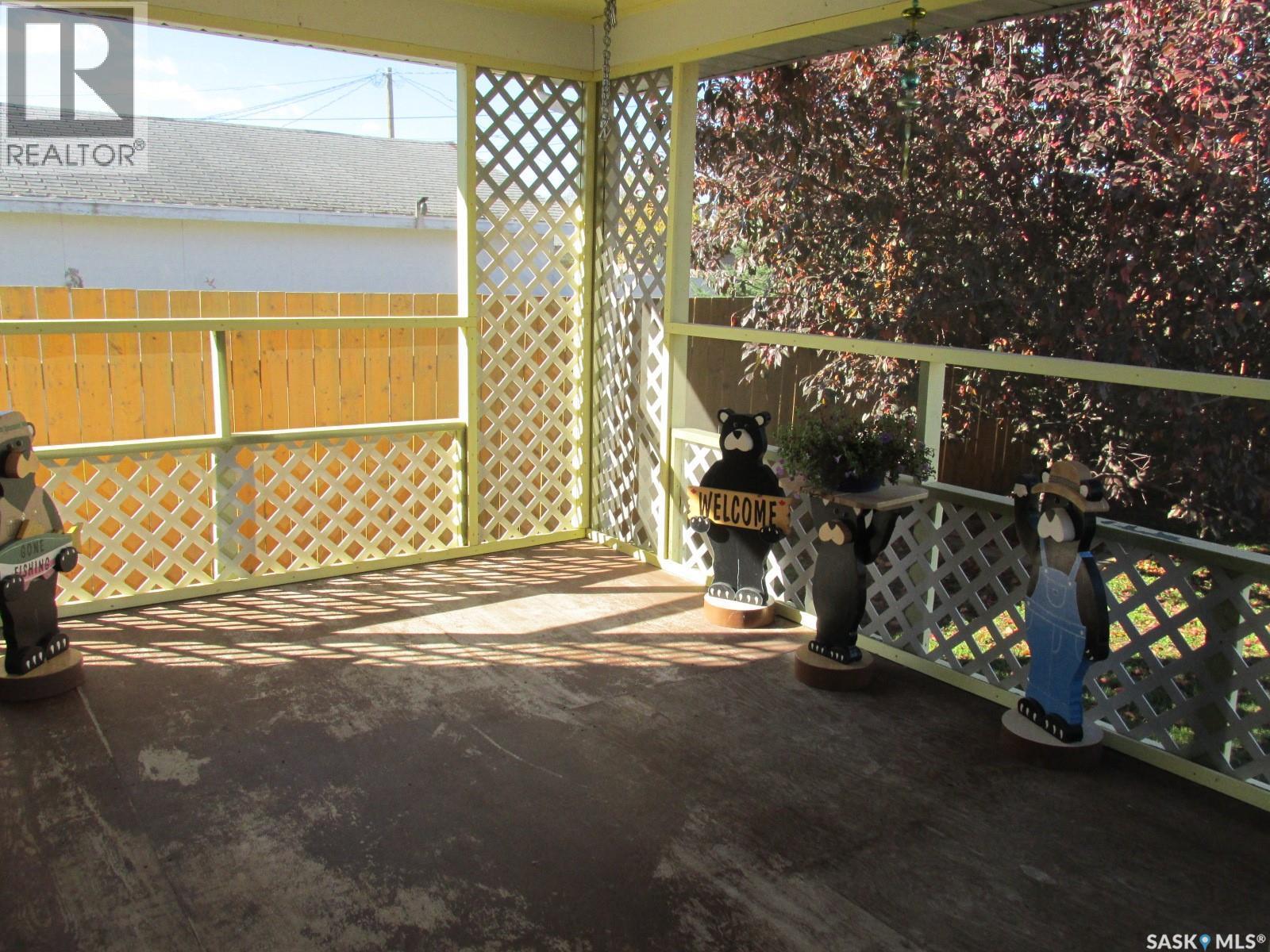 613 9Th Avenue W, Nipawin, SK -