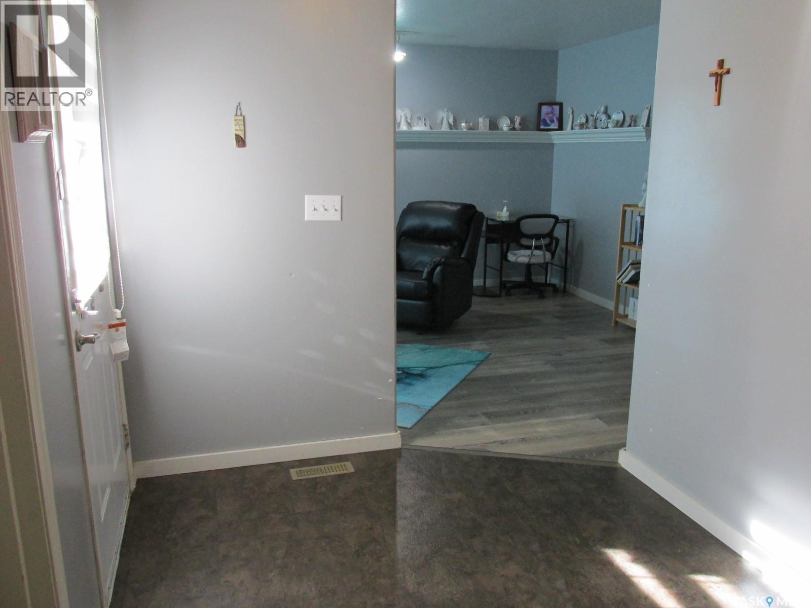 613 9Th Avenue W, Nipawin, SK - Indoor Photo Showing Other Room