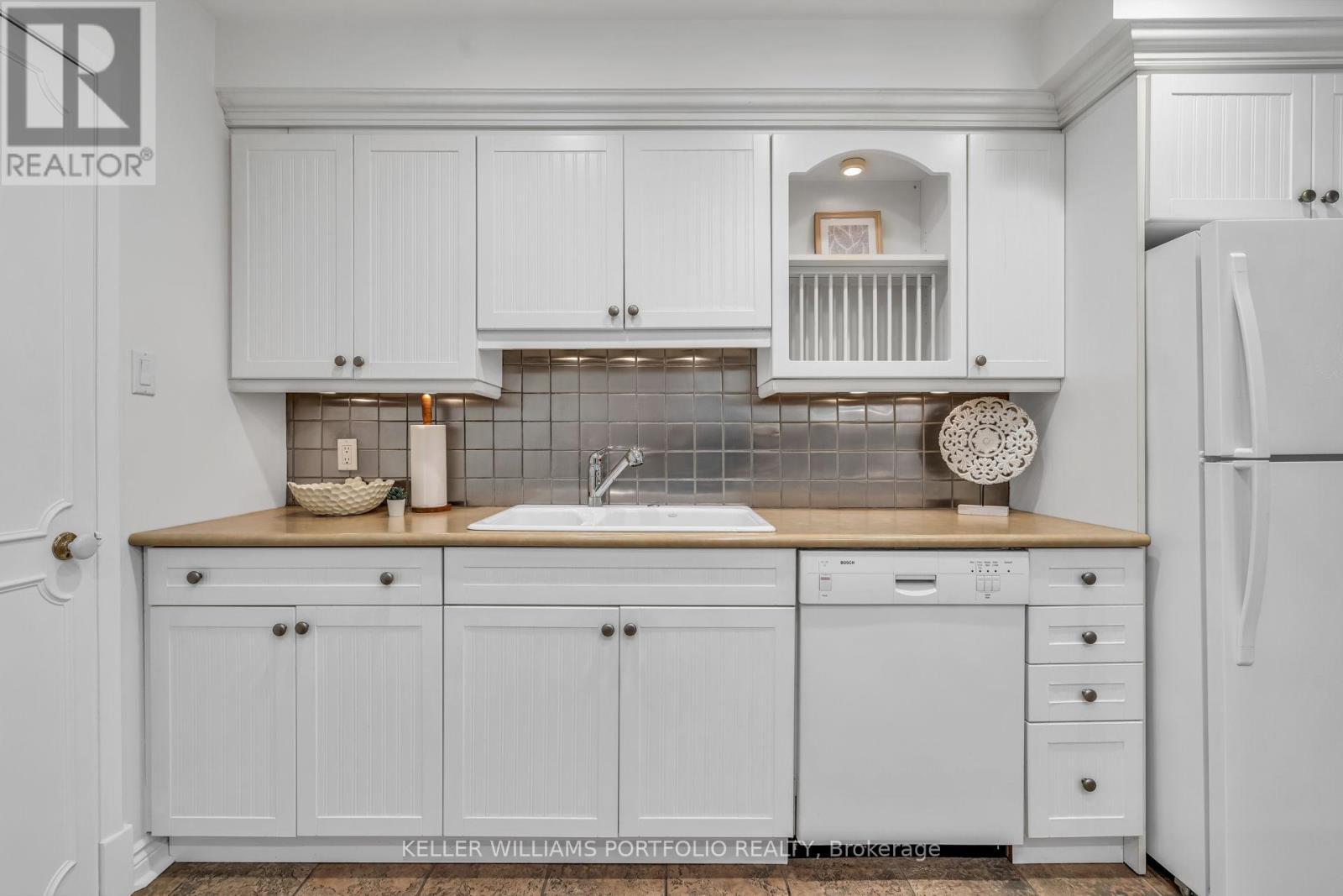 27 Snowshoe Mill Way, Toronto, ON - Indoor Photo Showing Kitchen