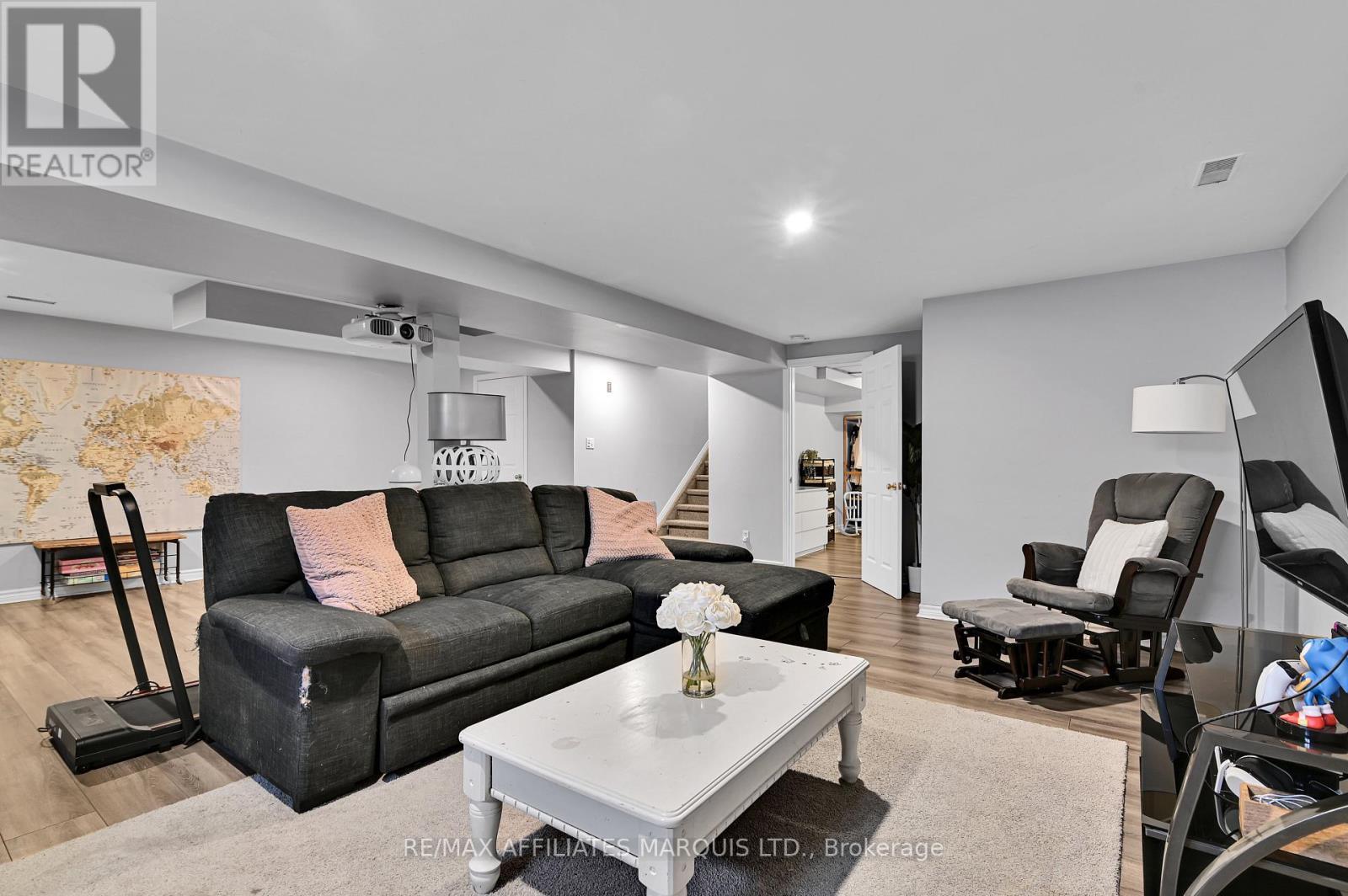 3200 Bruce Street, South Stormont, ON - Indoor Photo Showing Living Room
