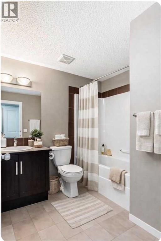 236 New Brighton Row Se, Calgary, AB - Indoor Photo Showing Bathroom
