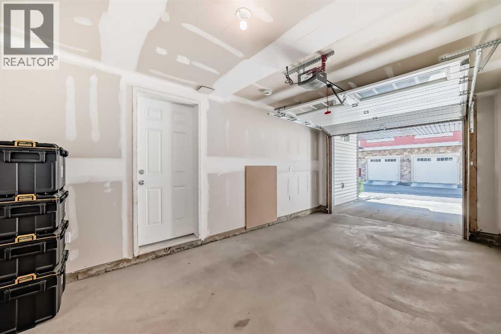 236 New Brighton Row Se, Calgary, AB - Indoor Photo Showing Garage