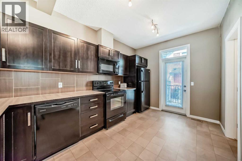 236 New Brighton Row Se, Calgary, AB - Indoor Photo Showing Kitchen