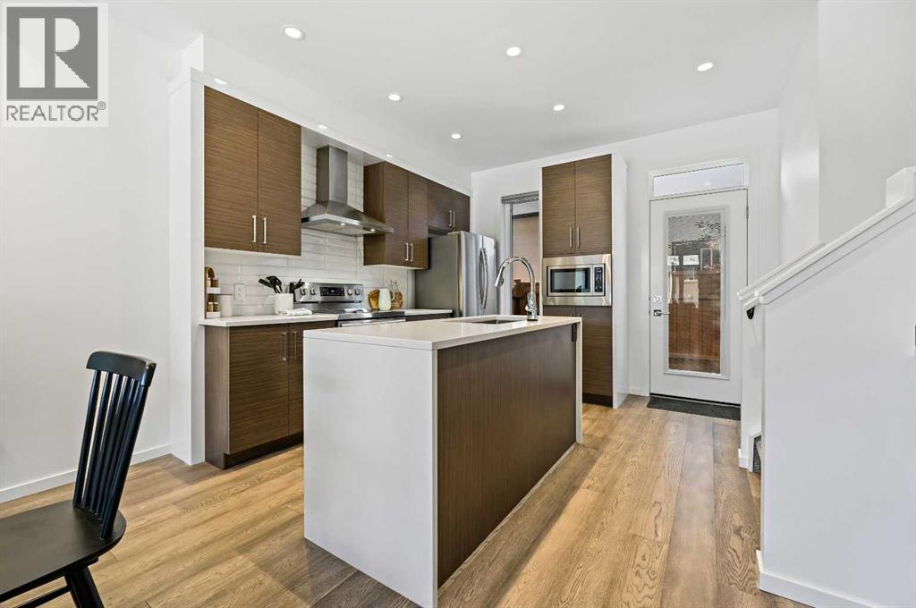3569 19 Avenue Sw, Calgary, AB - Indoor Photo Showing Kitchen