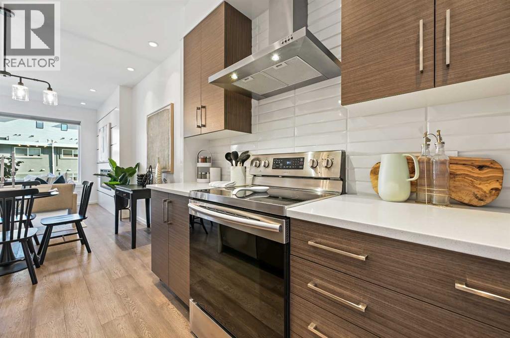 3569 19 Avenue Sw, Calgary, AB - Indoor Photo Showing Kitchen With Upgraded Kitchen