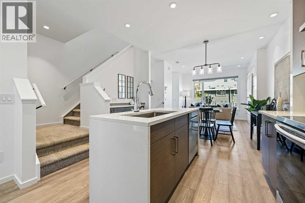 3569 19 Avenue Sw, Calgary, AB - Indoor Photo Showing Kitchen