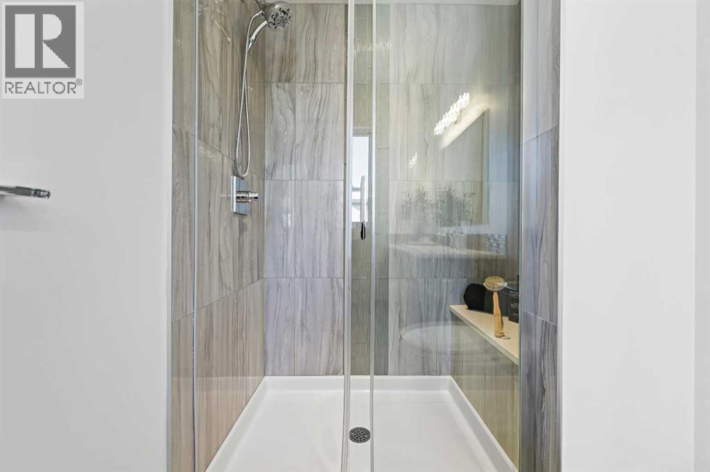 3569 19 Avenue Sw, Calgary, AB - Indoor Photo Showing Bathroom