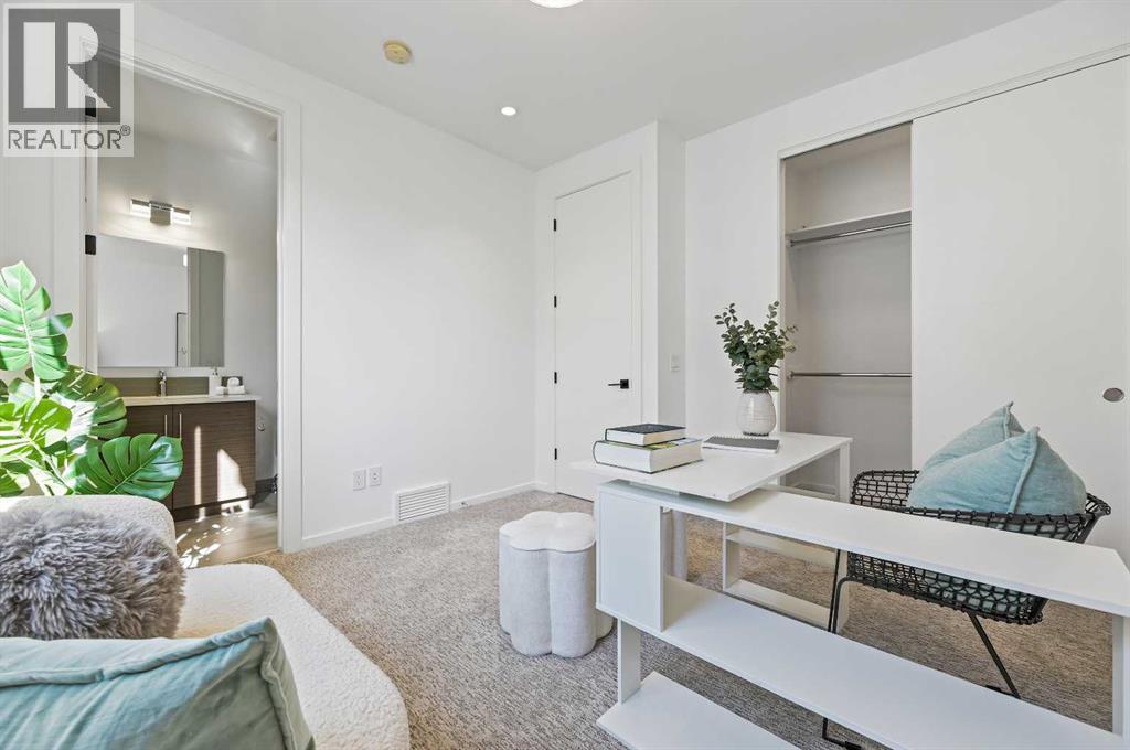 3569 19 Avenue Sw, Calgary, AB - Indoor