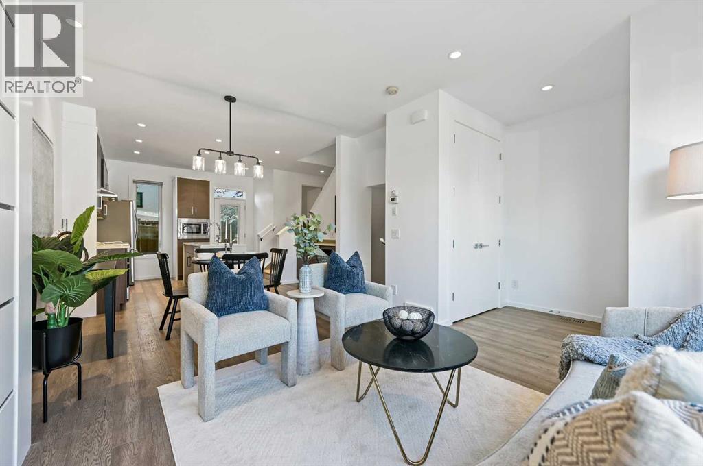 3569 19 Avenue Sw, Calgary, AB - Indoor Photo Showing Other Room