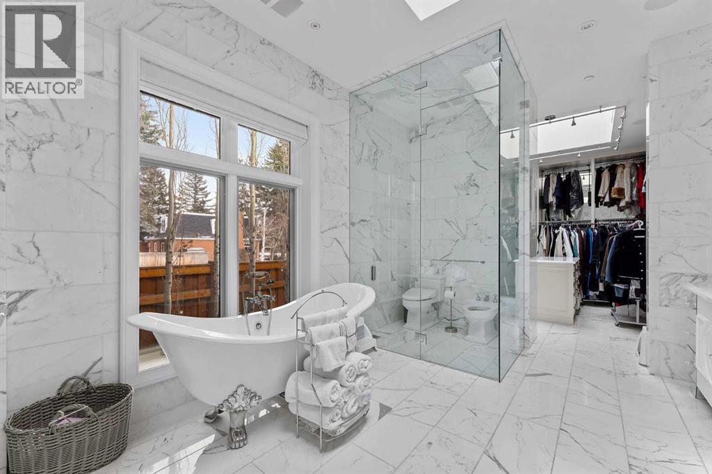 1020 Bel-Aire Drive, Calgary, AB - Indoor Photo Showing Bathroom