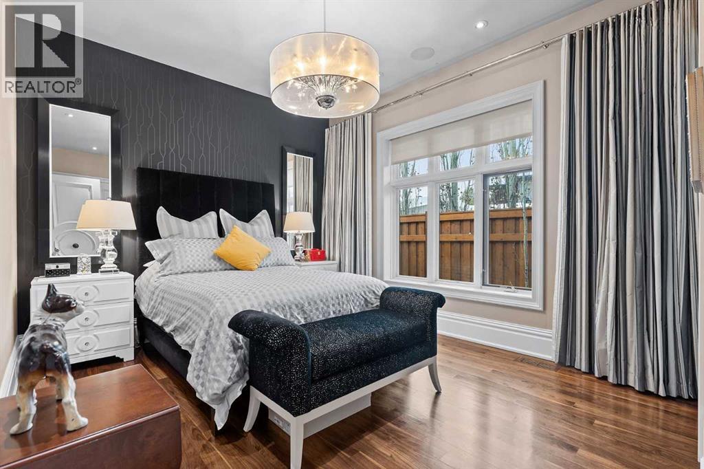 1020 Bel-Aire Drive, Calgary, AB - Indoor Photo Showing Bedroom