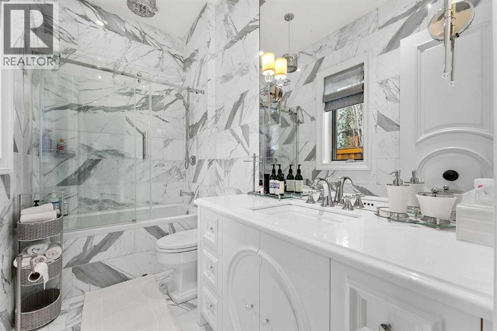 1020 Bel-Aire Drive, Calgary, AB - Indoor Photo Showing Bathroom