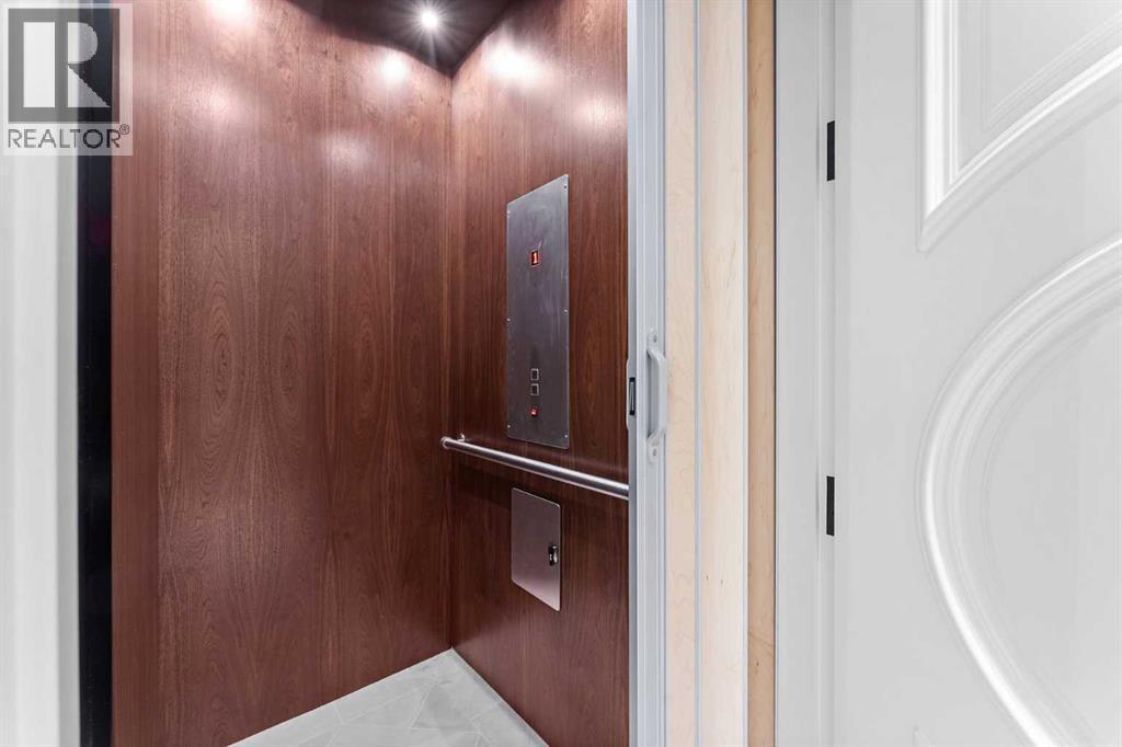 1020 Bel-Aire Drive, Calgary, AB - Indoor Photo Showing Other Room