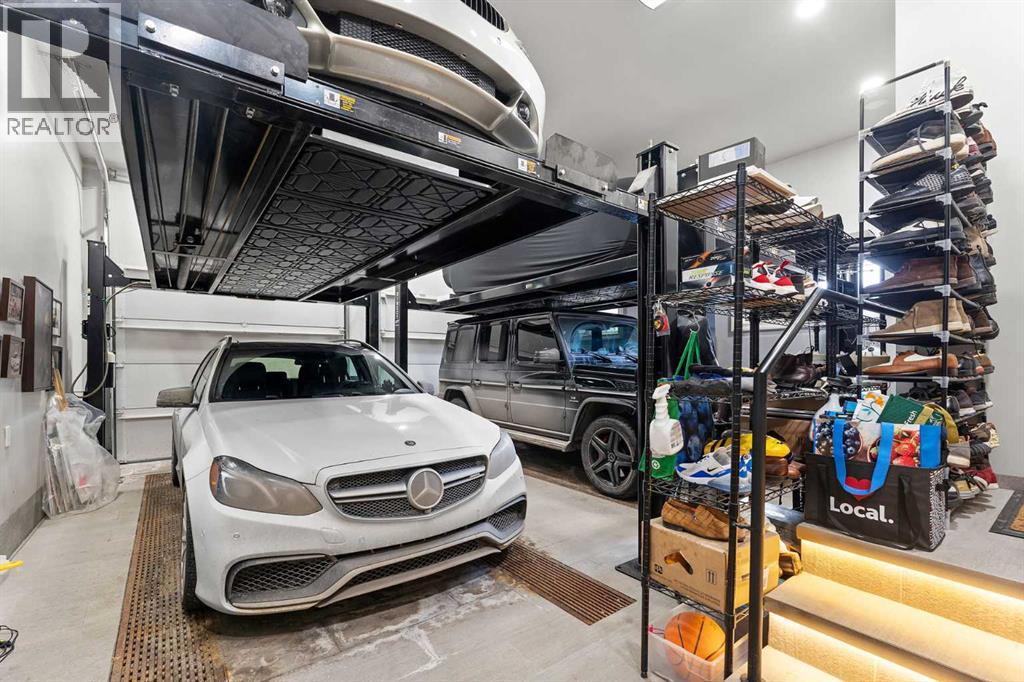 1020 Bel-Aire Drive, Calgary, AB - Indoor Photo Showing Garage