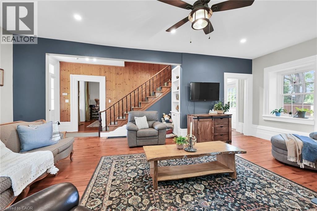 463 Concession 14 Road, Hagersville, ON - Indoor Photo Showing Living Room