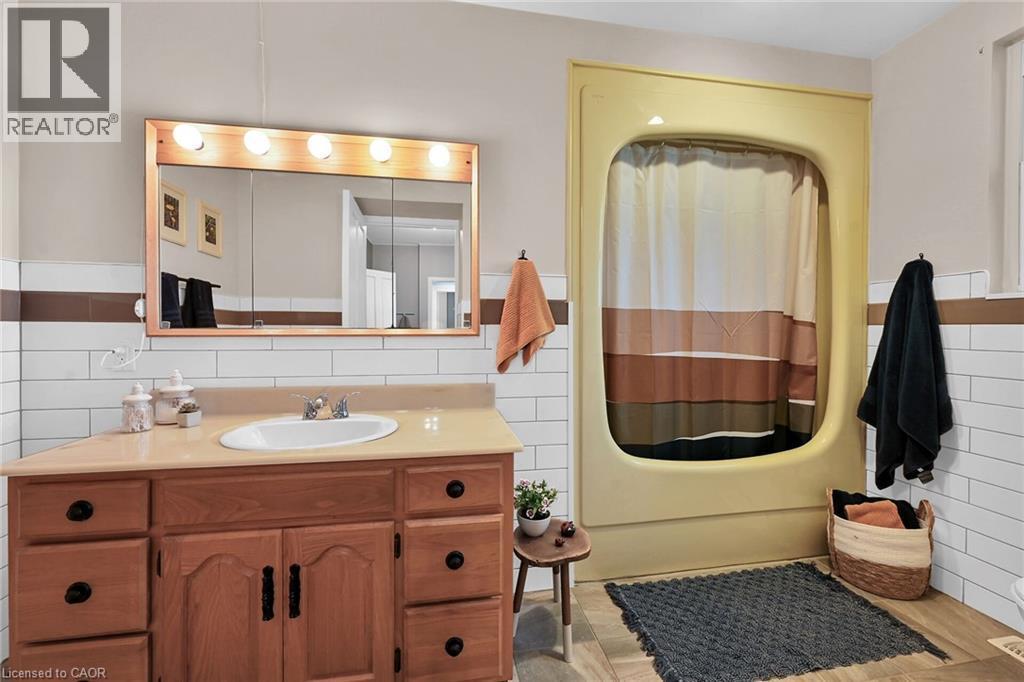 463 Concession 14 Road, Hagersville, ON - Indoor Photo Showing Bathroom