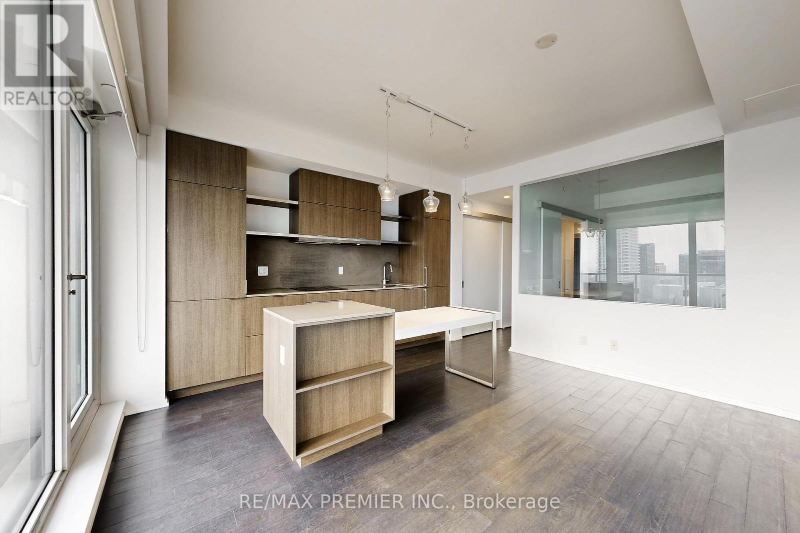 2303 - 197 Yonge Street, Toronto, ON - Indoor Photo Showing Kitchen