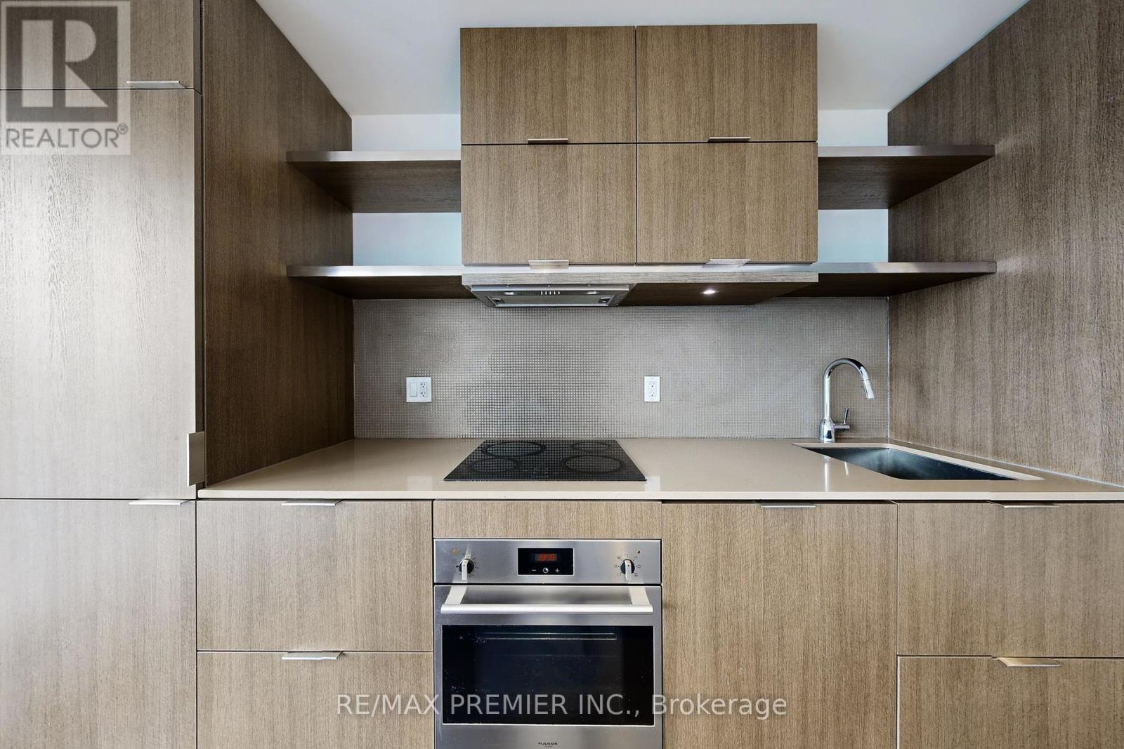 2303 - 197 Yonge Street, Toronto, ON - Indoor Photo Showing Kitchen