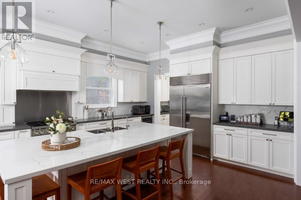 36 Sir Williams Lane, Toronto, ON - Indoor Photo Showing Kitchen With Upgraded Kitchen