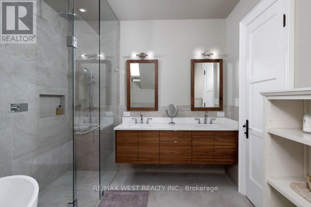 36 Sir Williams Lane, Toronto, ON - Indoor Photo Showing Bathroom