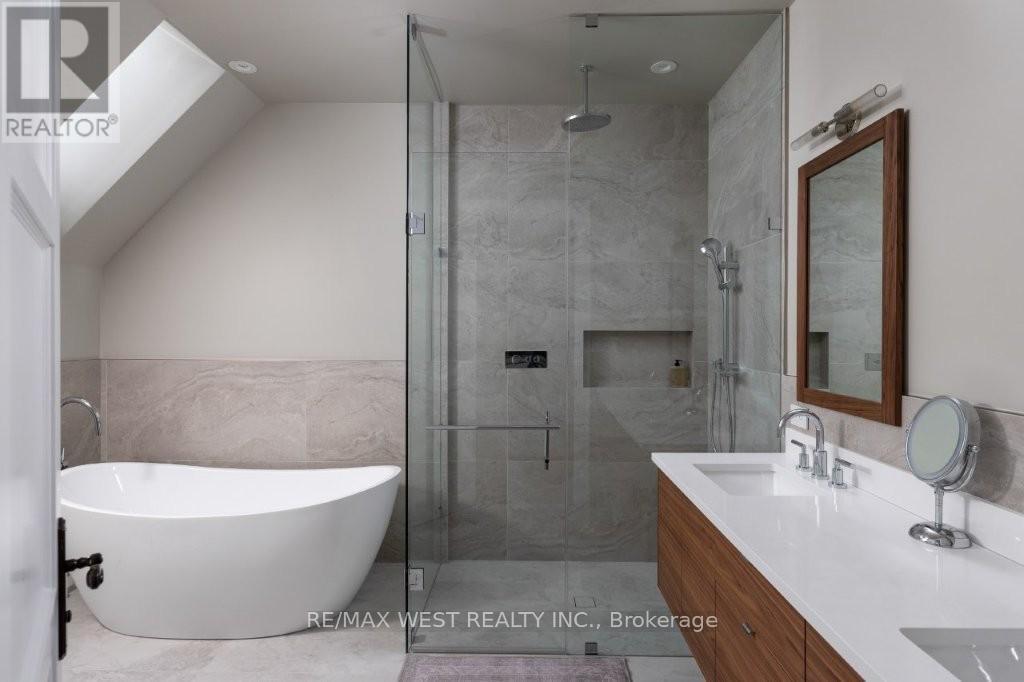 36 Sir Williams Lane, Toronto, ON - Indoor Photo Showing Bathroom