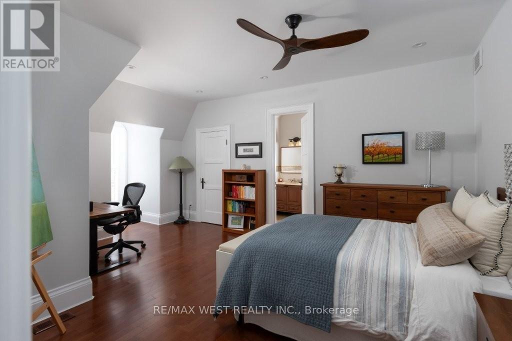 36 Sir Williams Lane, Toronto, ON - Indoor Photo Showing Bedroom