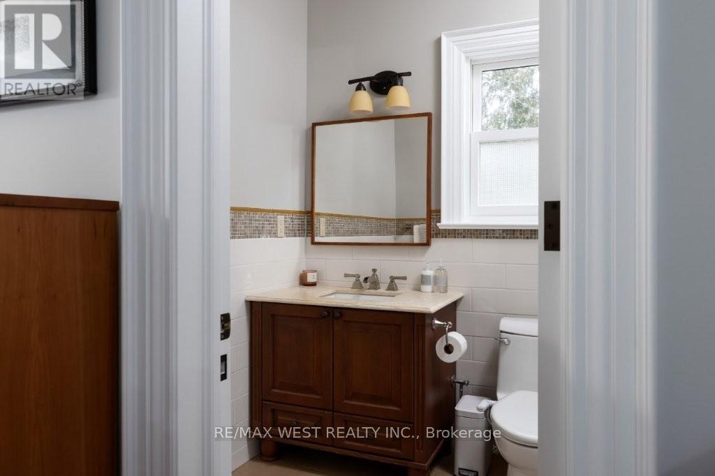 36 Sir Williams Lane, Toronto, ON - Indoor Photo Showing Bathroom