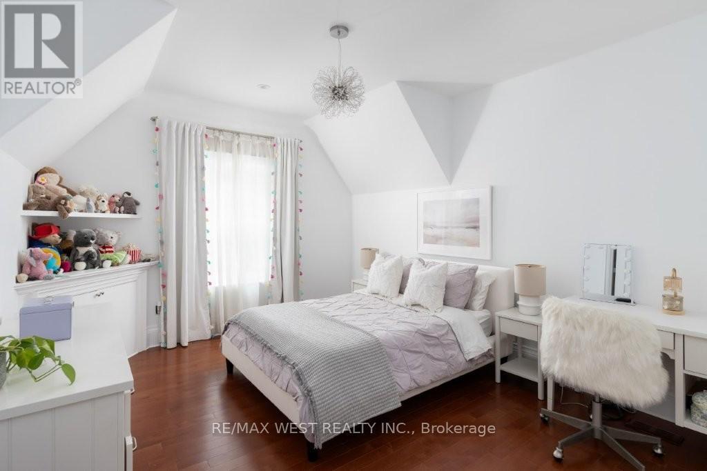 36 Sir Williams Lane, Toronto, ON - Indoor Photo Showing Bedroom