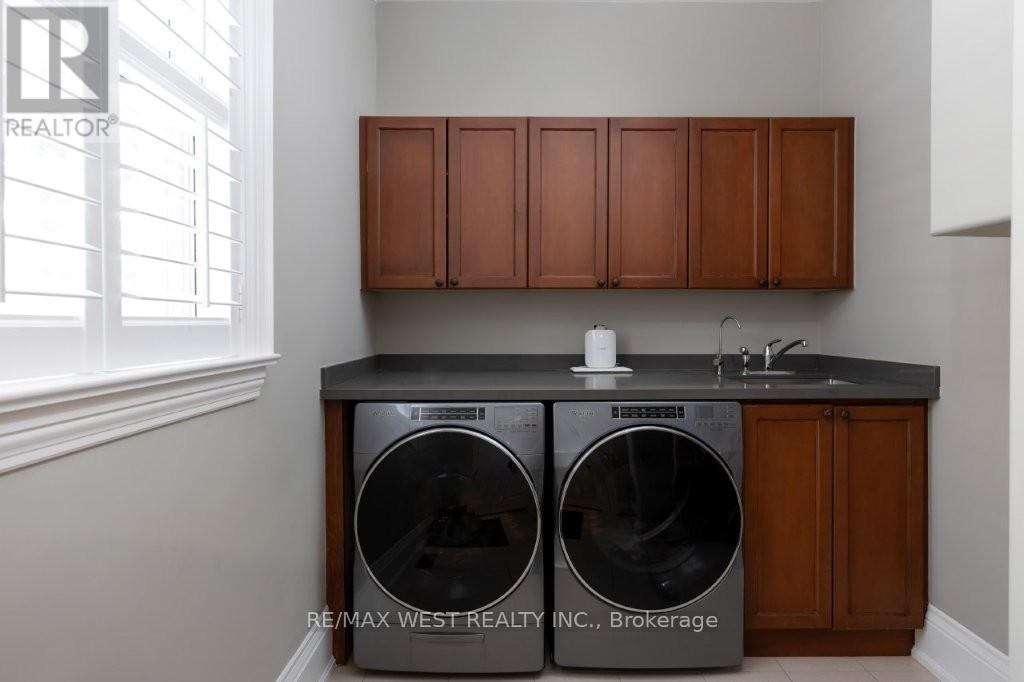 36 Sir Williams Lane, Toronto, ON - Indoor Photo Showing Laundry Room
