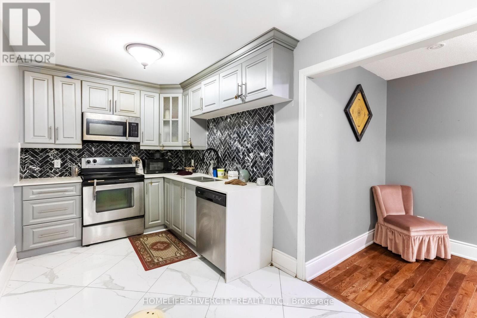 96 - 90 Lawrence Avenue, Orangeville, ON - Indoor Photo Showing Kitchen