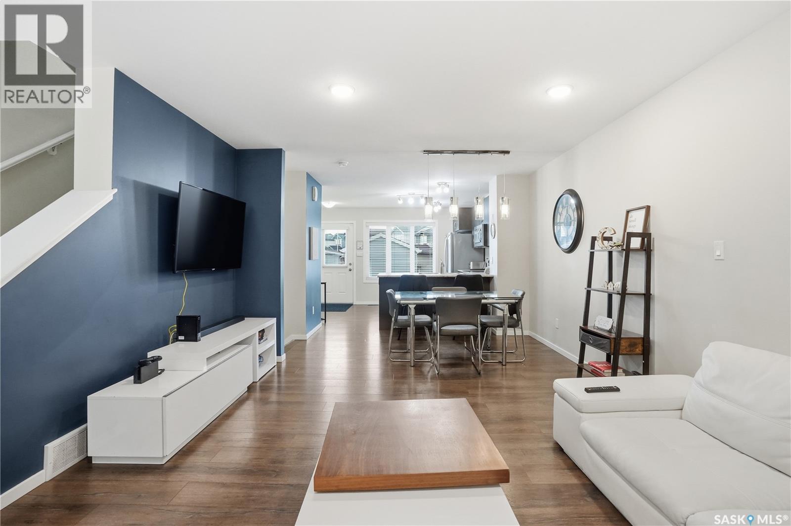 7904 Canola Avenue, Regina, SK - Indoor Photo Showing Living Room