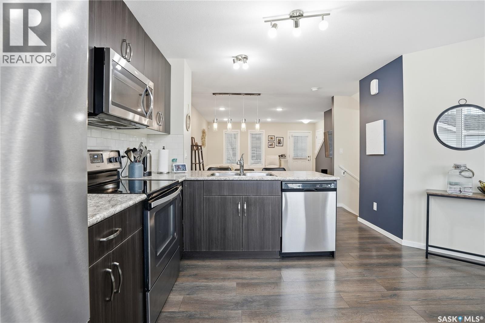 7904 Canola Avenue, Regina, SK - Indoor Photo Showing Kitchen With Upgraded Kitchen