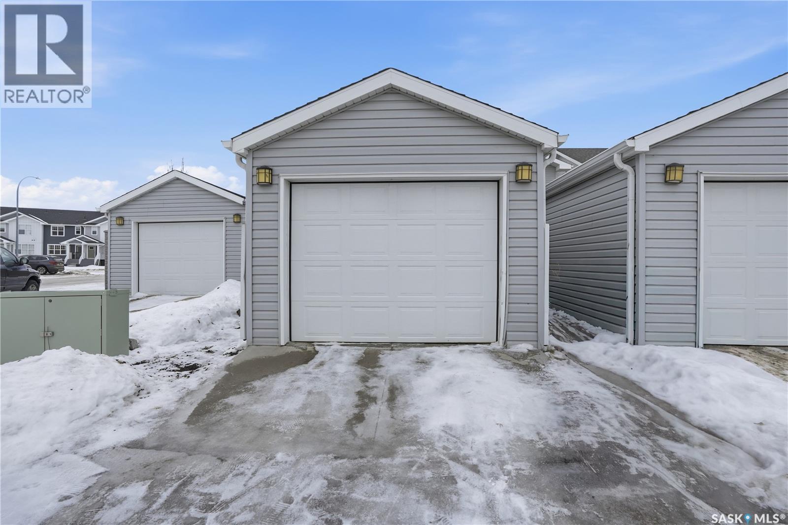 7904 Canola Avenue, Regina, SK - Outdoor