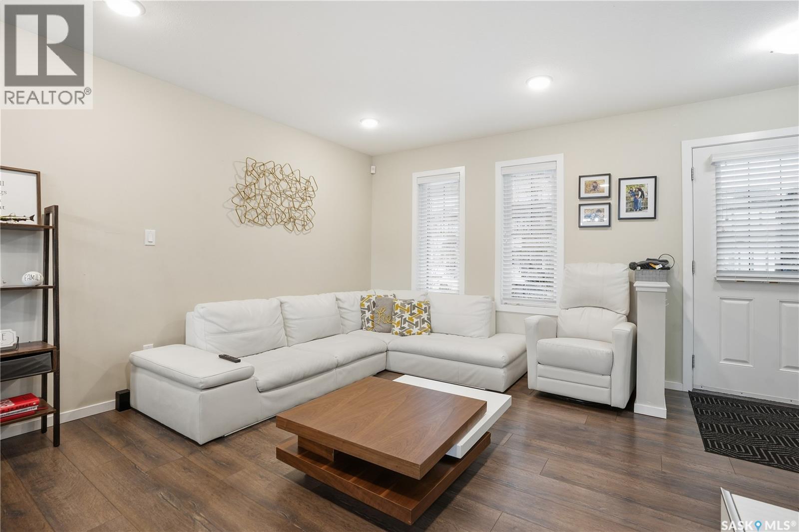 7904 Canola Avenue, Regina, SK - Indoor Photo Showing Living Room
