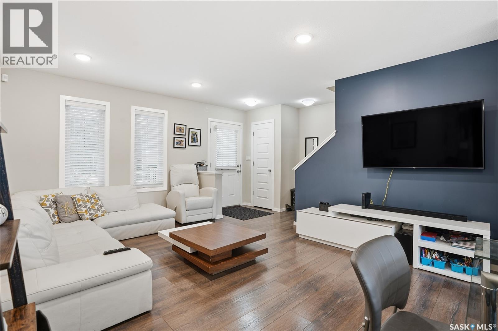 7904 Canola Avenue, Regina, SK - Indoor Photo Showing Living Room