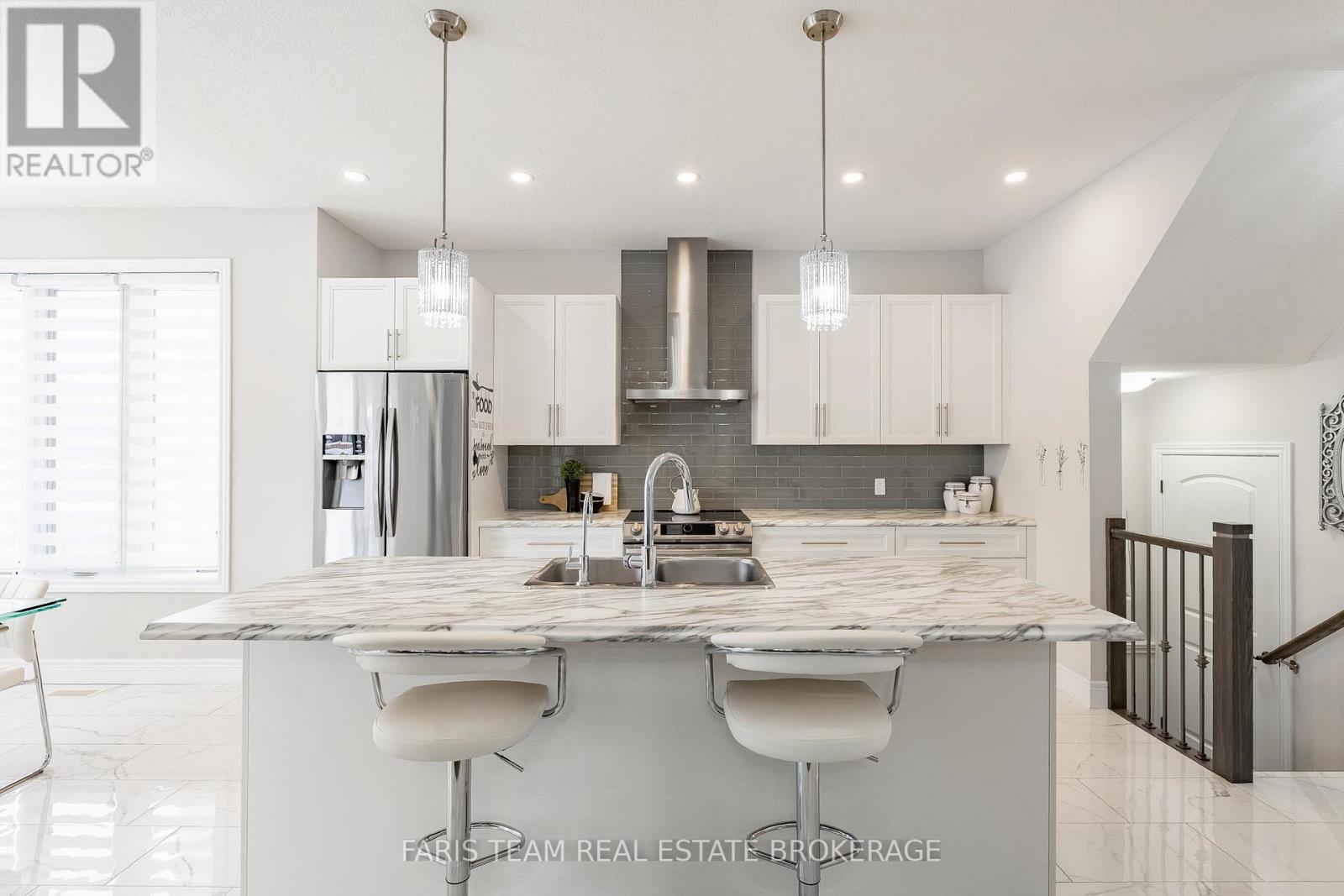 13 Tindall Crescent, East Luther Grand Valley, ON - Indoor Photo Showing Kitchen With Upgraded Kitchen